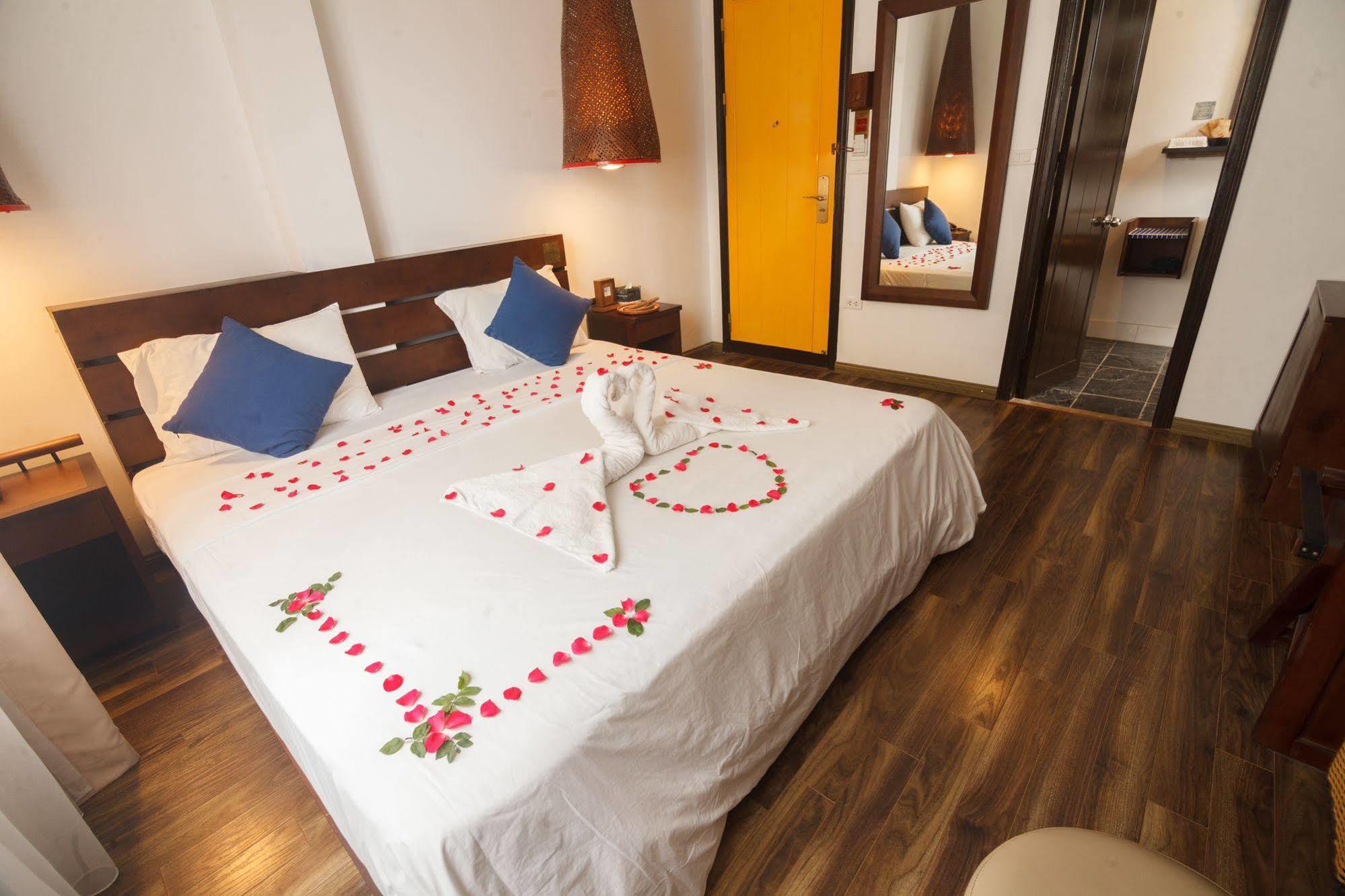 האנוי Cinnamon Cathedral Hotel מראה חיצוני תמונה